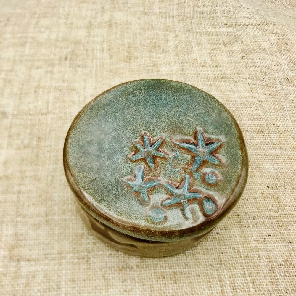 Cajita verde con estrellas 7 cm